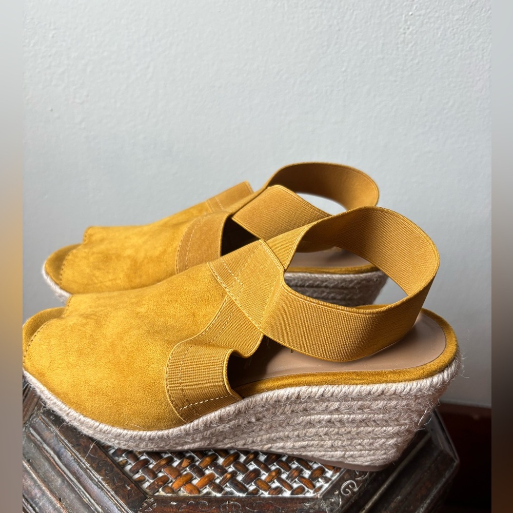 Reaction Kenneth Cole Yellow Espadrille Wedge Sandals-Size-6 Excellent Preowned
